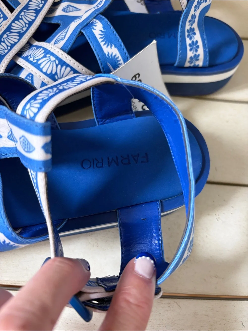 FARM Rio SAND ARANHA SOLAR White & Blue Printed Cross-Strap Sandals in Azul